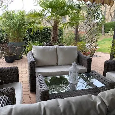 Avec Terrasse ベッド・アンド・ブレックファスト L'Isle-Jourdain